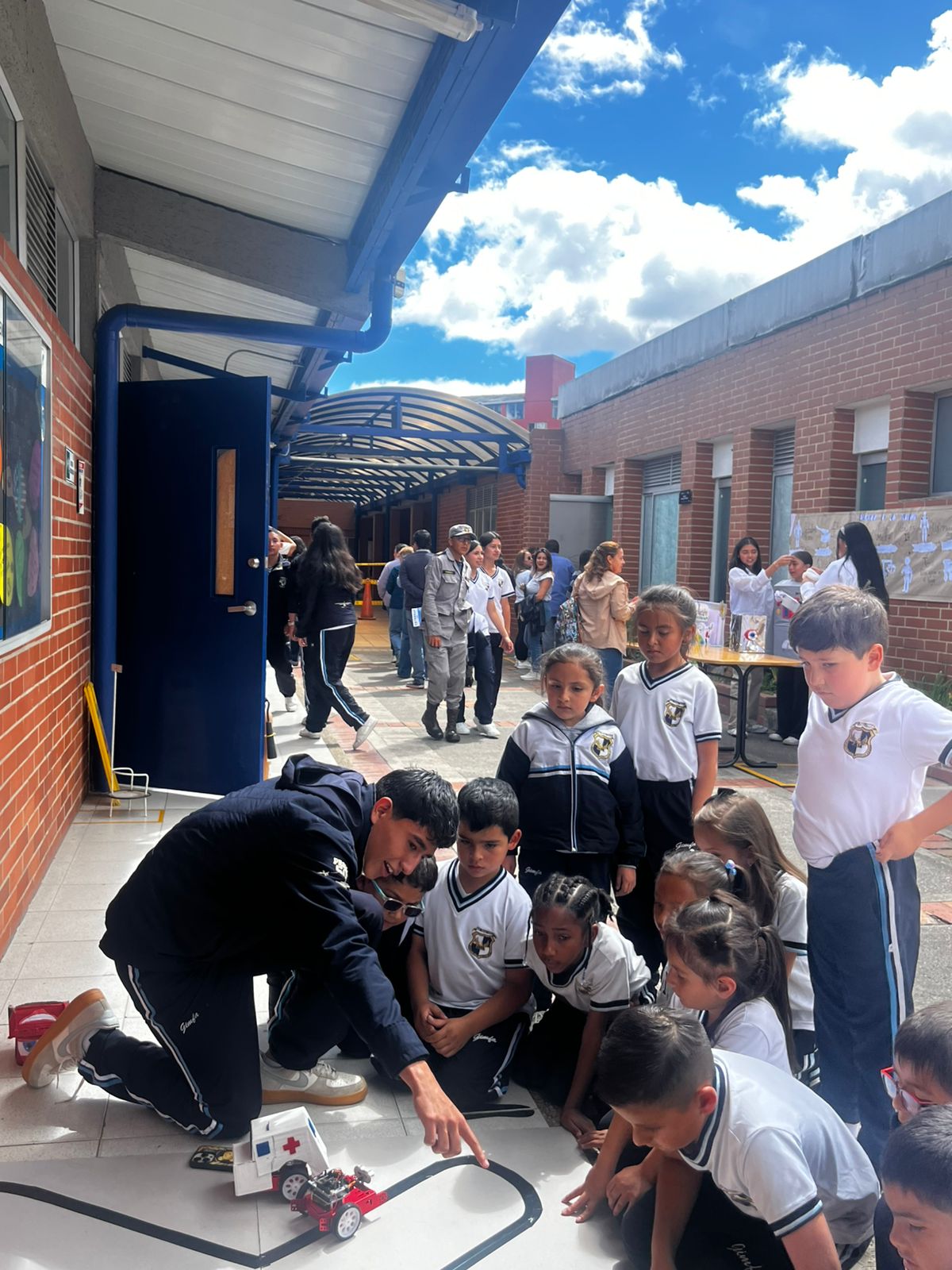 https://gimfa.edu.co/wp-content/uploads/2026/06/URFI-ROBOTICA-AL-AULA.jpeg